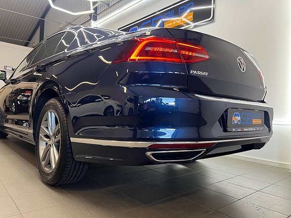 Volkswagen Passat 11 of 30