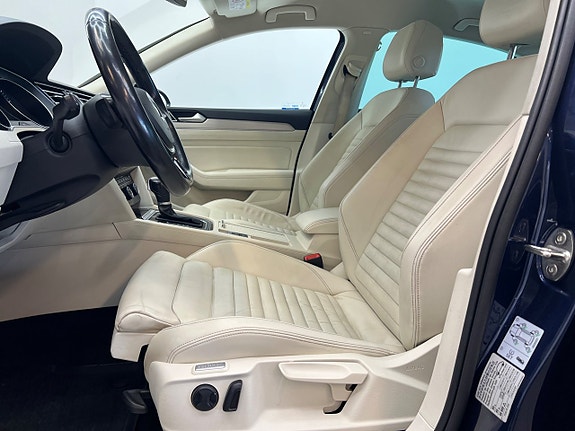 Volkswagen Passat 27 of 30