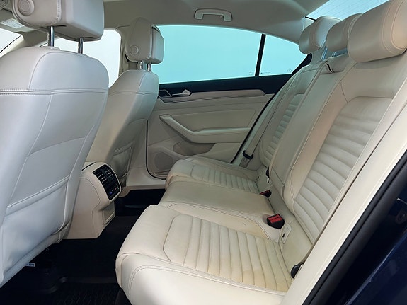 Volkswagen Passat 30 of 30