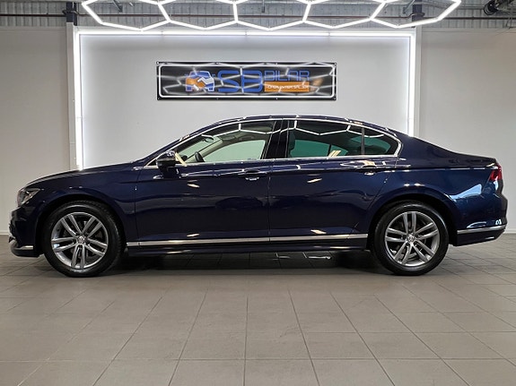 Volkswagen Passat 2 of 30