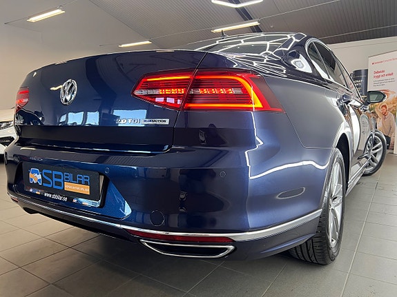 Volkswagen Passat 12 of 30
