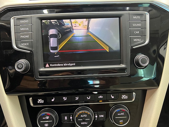 Volkswagen Passat 20 of 30
