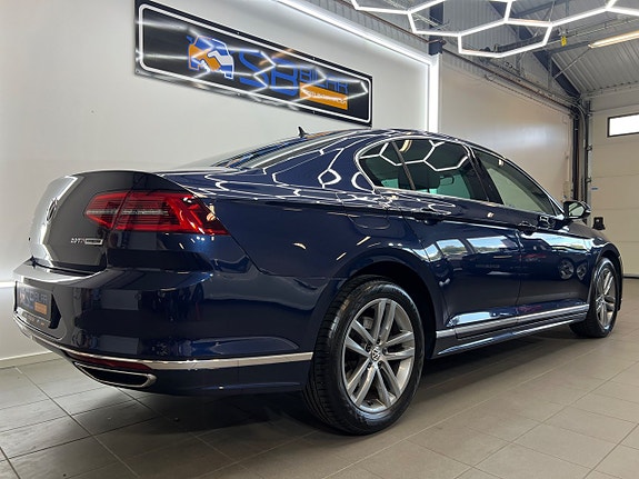 Volkswagen Passat 5 of 30