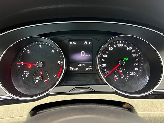 Volkswagen Passat 25 of 30