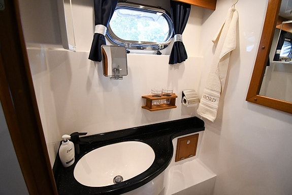 Sea Stella 40 13 of 24
