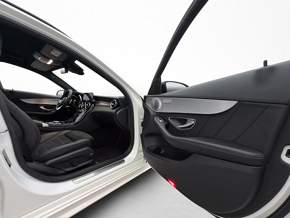 Mercedes-Benz C300 26 of 30