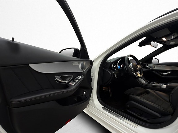 Mercedes-Benz C300 10 of 30