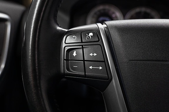 Volvo XC60 8 of 27