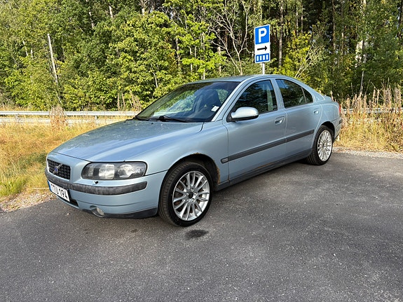 Volvo S60 2 of 13