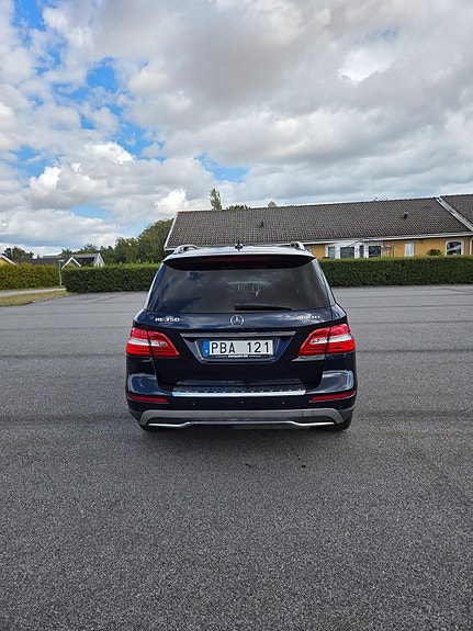 Mercedes-Benz ML350 4 of 14