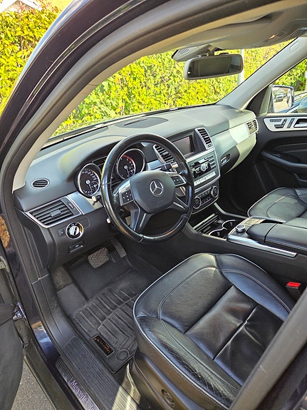 Mercedes-Benz ML350 8 of 14