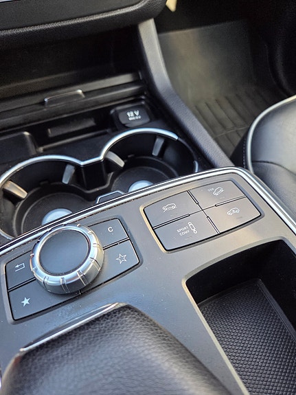 Mercedes-Benz ML350 10 of 14