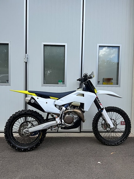 Husqvarna FX 450 2 of 3