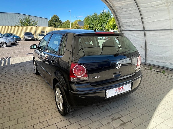 Volkswagen Polo 2 of 18