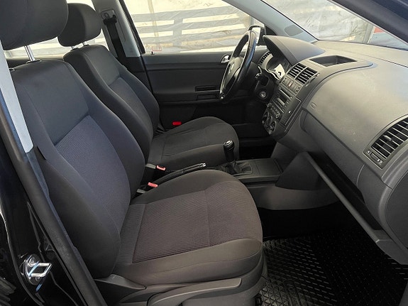 Volkswagen Polo 12 of 18