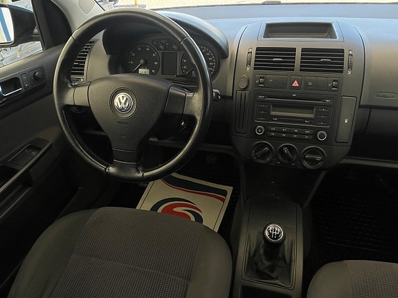 Volkswagen Polo 13 of 18