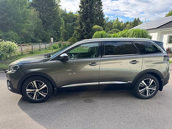 Peugeot 5008 2 of 14