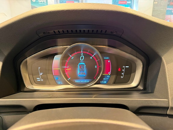Volvo V60 11 of 23