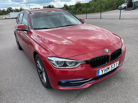 BMW 320 2 of 5