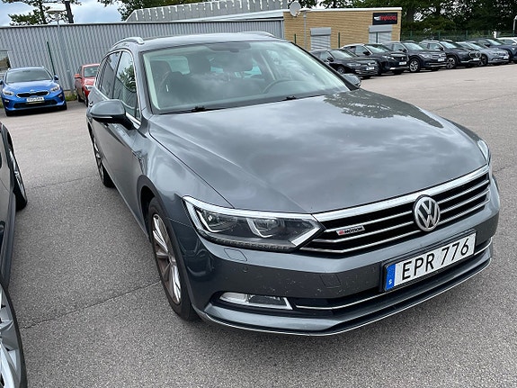 Volkswagen Passat 2 of 5