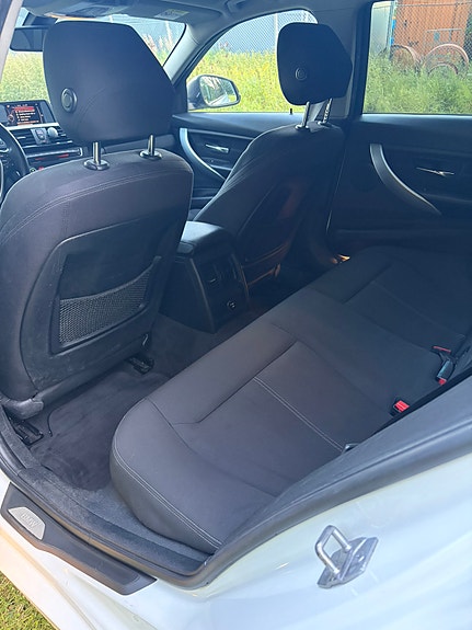 BMW 320d 9 of 9