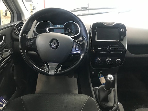 Renault Clio 9 of 17
