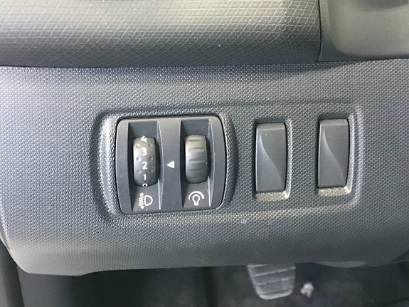 Renault Clio 12 of 17
