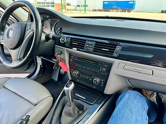 BMW 325i 5 of 9