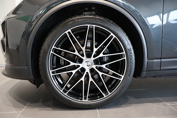 Porsche Macan 4 4 of 11