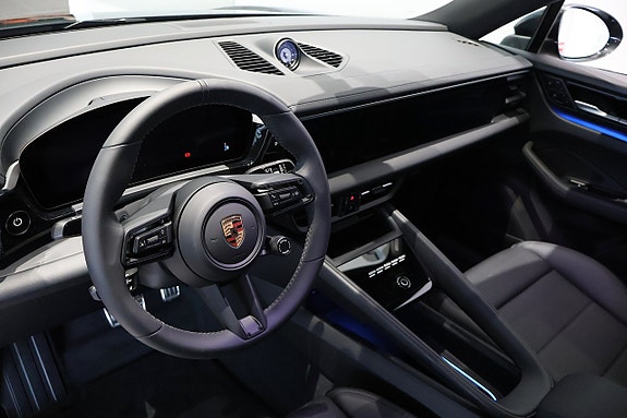 Porsche Macan 4 6 of 11