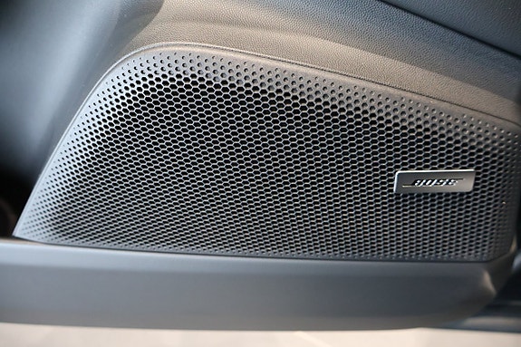 Porsche Macan 4 9 of 11