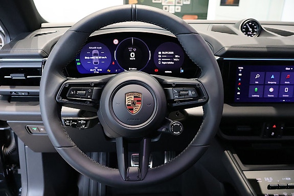 Porsche Macan 4 7 of 11