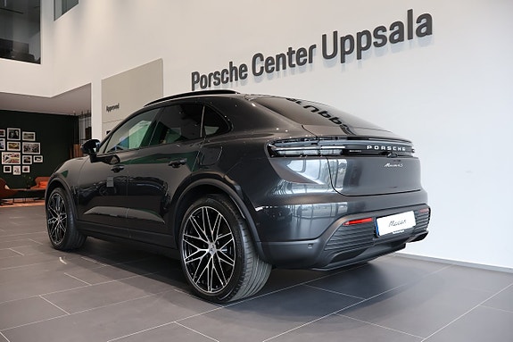 Porsche Macan 4 3 of 11