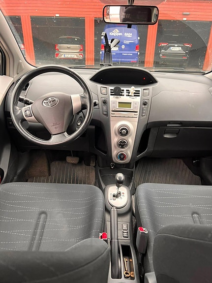 Toyota Yaris 3 of 4