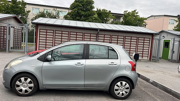 Toyota Yaris 4 of 4