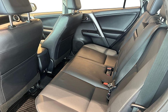 Toyota RAV4 13 of 21