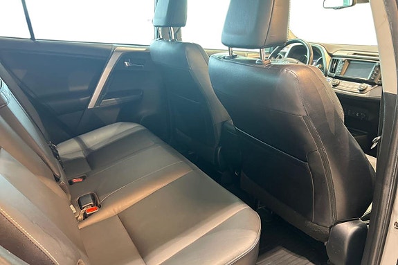 Toyota RAV4 9 of 21