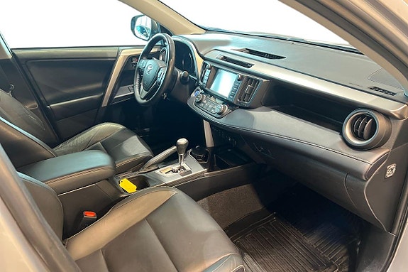 Toyota RAV4 7 of 21