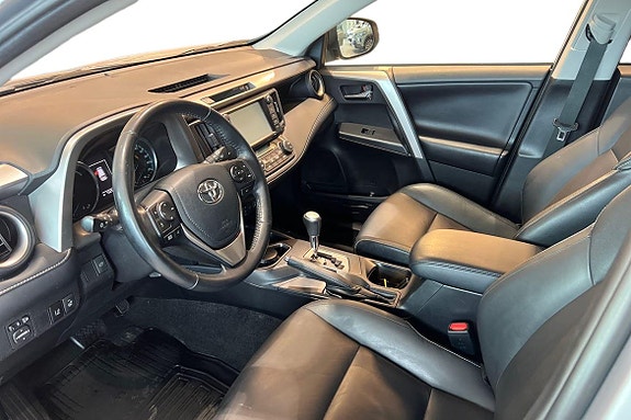 Toyota RAV4 14 of 21