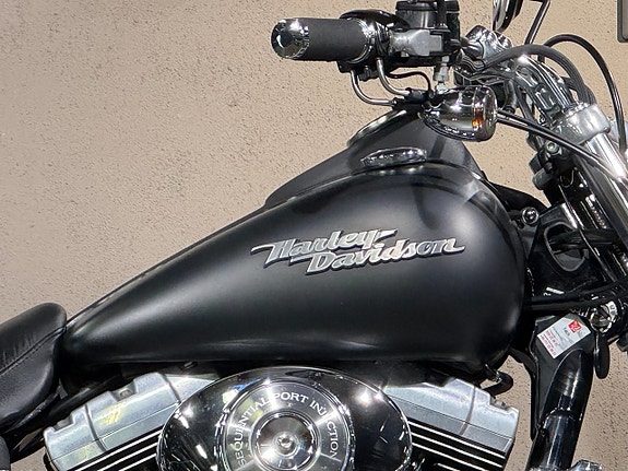 Harley-Davidson DYNA STREET BOB FXDBI 3 of 7