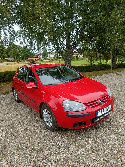 Volkswagen Golf V 2 of 6