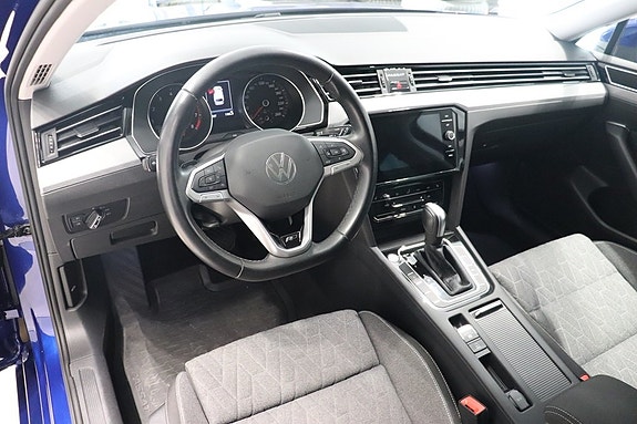 Volkswagen Passat 9 of 12