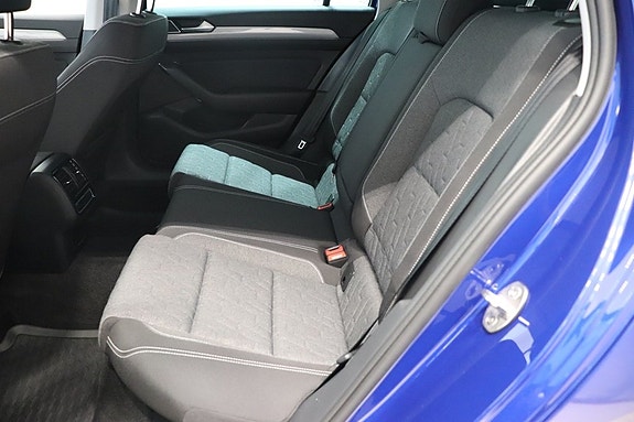 Volkswagen Passat 8 of 12
