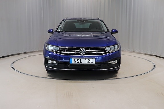 Volkswagen Passat 2 of 12