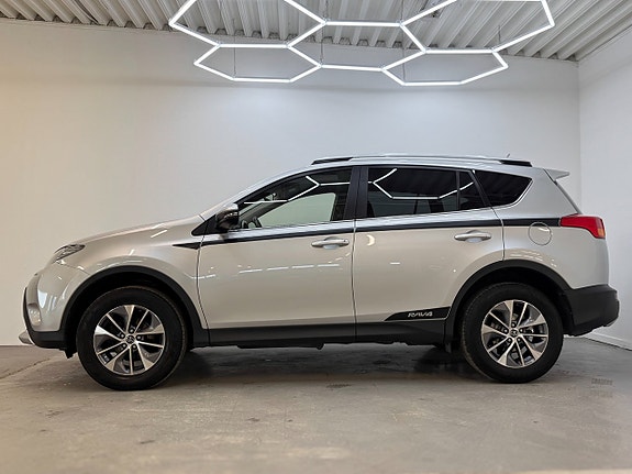 Toyota RAV4 8 of 30