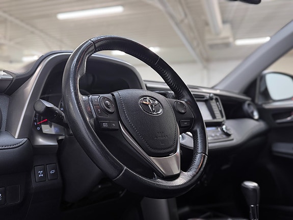 Toyota RAV4 15 of 30