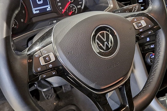 Volkswagen T-Roc 8 of 11
