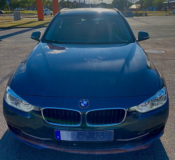 BMW 318d 2 of 3