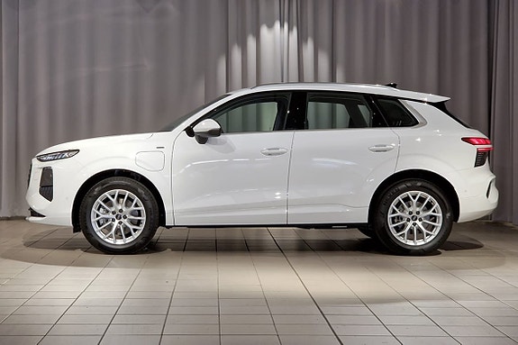 Audi Q3 2 of 17