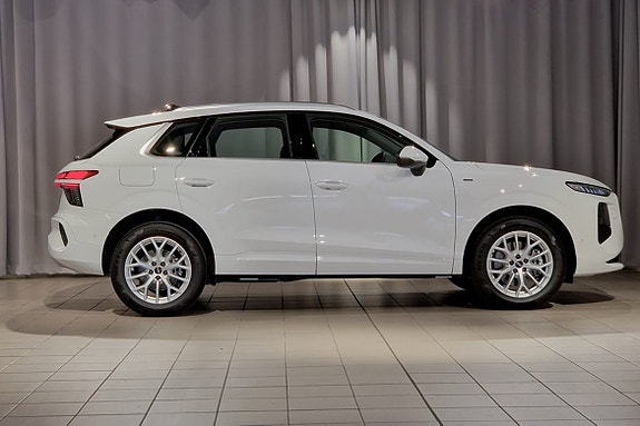 Audi Q3 3 of 17
